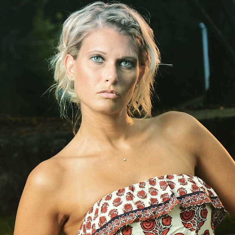 Female model photo shoot of daracox84