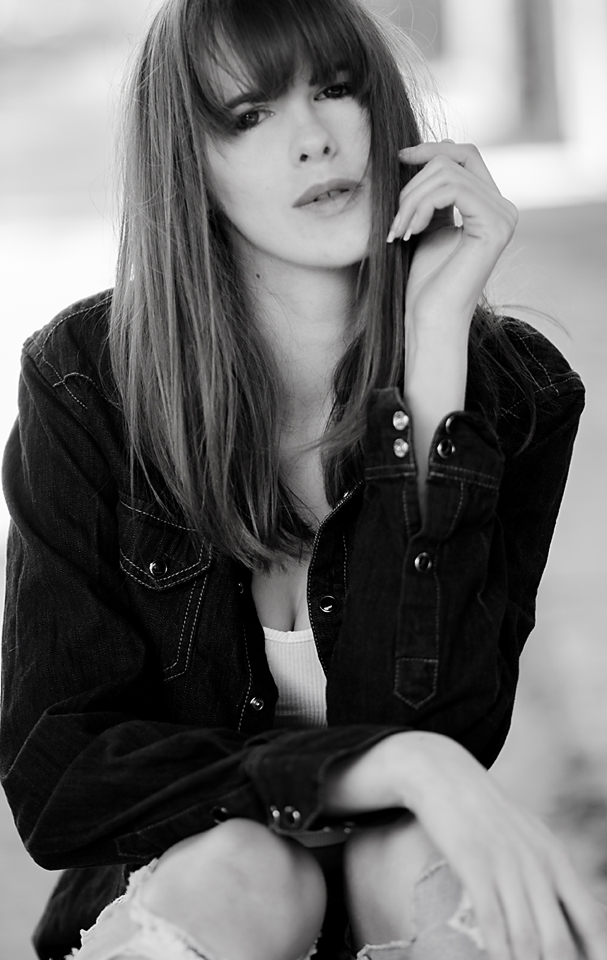 Female model photo shoot of Melissa Tongue - xxmrmthxx