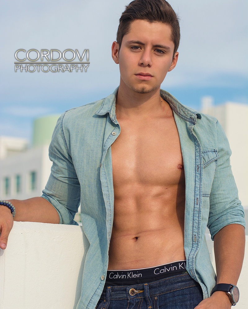 Male model photo shoot of Ivangarate in Miami