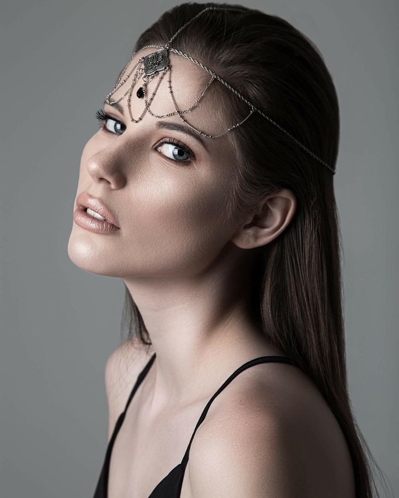 Female model photo shoot of MaryKateQuigs