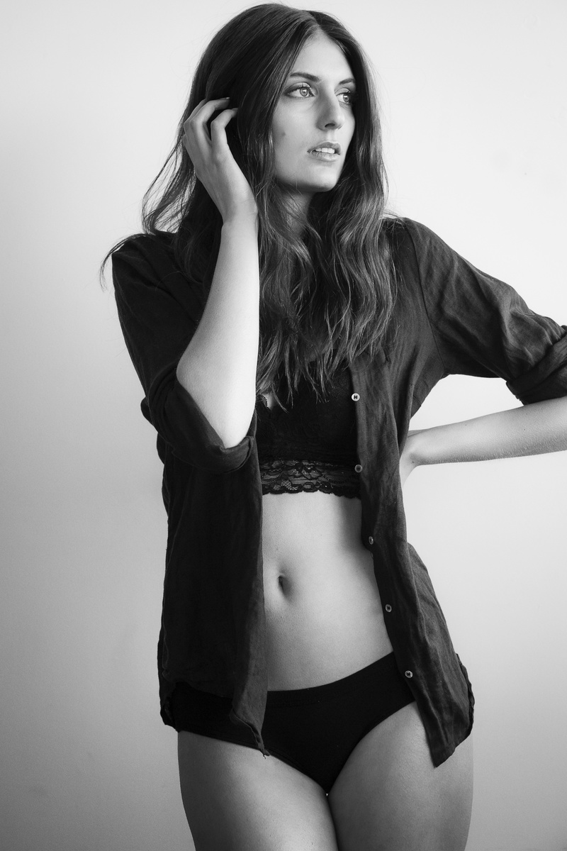 Female model photo shoot of Leah Carlisle mua