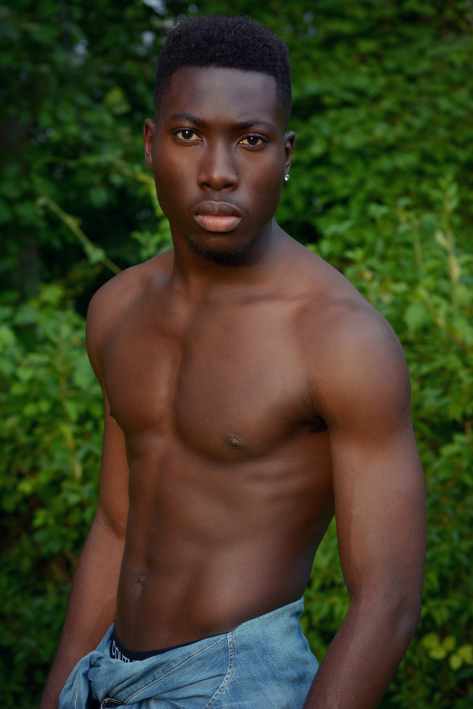 Male model photo shoot of Christian Ogbeifun