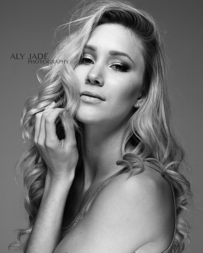 Female model photo shoot of Aly Jade Photography in River Road Studios