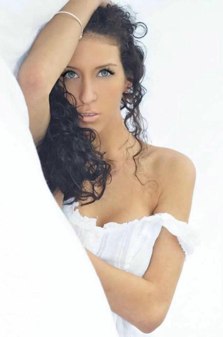Female model photo shoot of Diana G Falcone