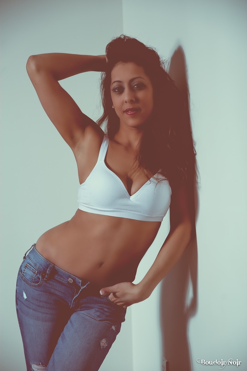 Female model photo shoot of Tamara911