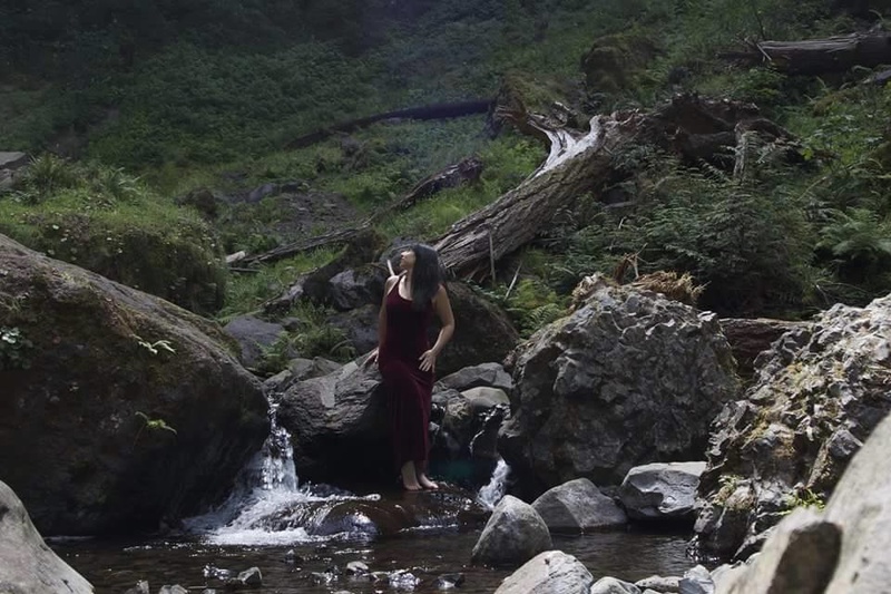 Female model photo shoot of Jeny Page in Elowah Falls