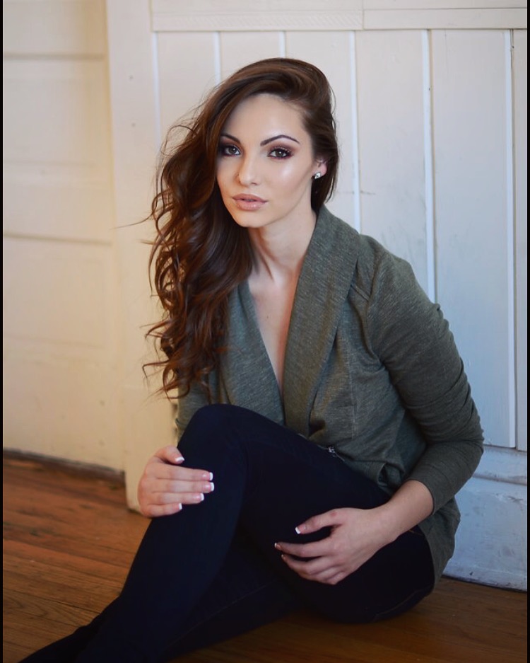 Female model photo shoot of KelcieD
