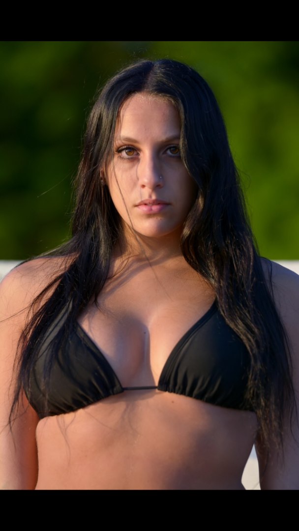 Female model photo shoot of dmaenza