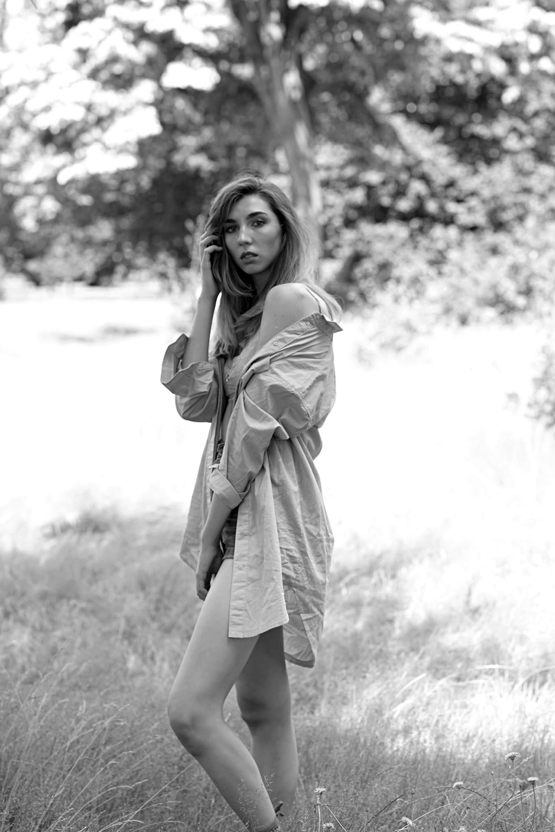 Female model photo shoot of Karolina Bebenek