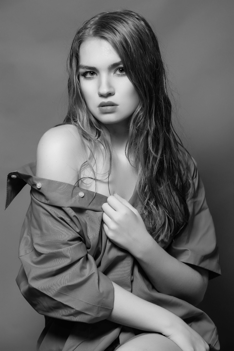Female model photo shoot of Kaylee W 