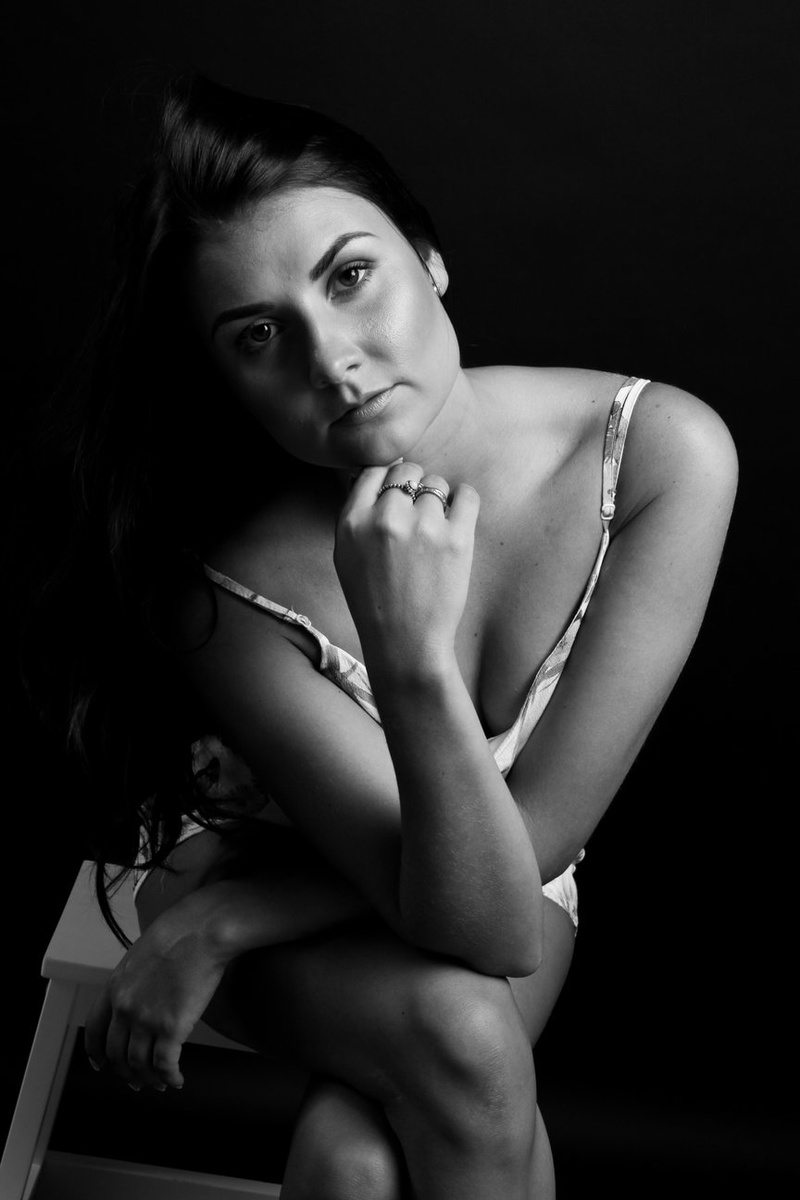 Female model photo shoot of Shannon Jade Morris