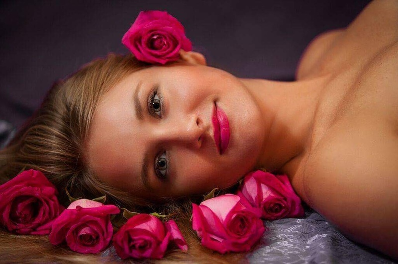Female model photo shoot of Kailiana by framedbyashraf