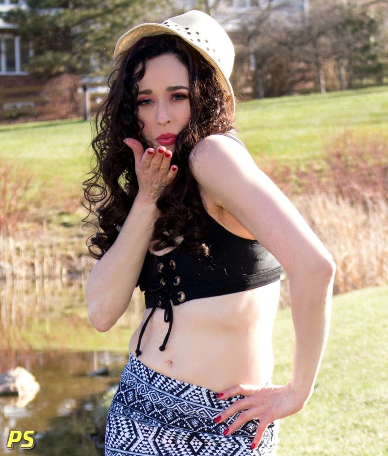 Female model photo shoot of ScarletRed