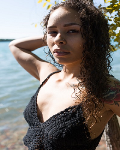 Female model photo shoot of KaylaRanae in Belle Isle Park