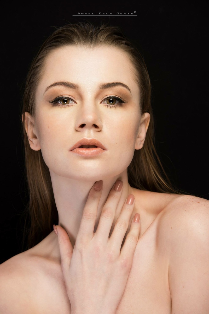 Female model photo shoot of Anna Kovalchuk