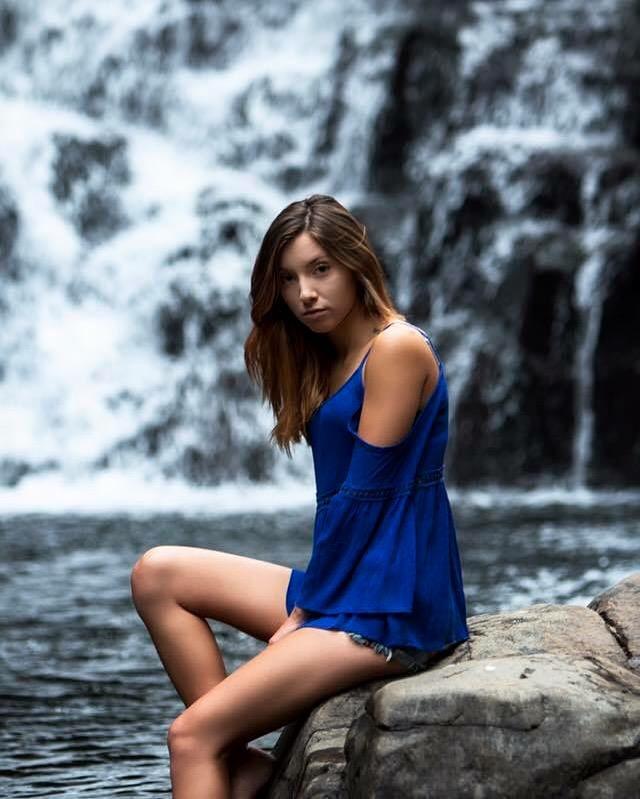 Female model photo shoot of Jordanbeckford 