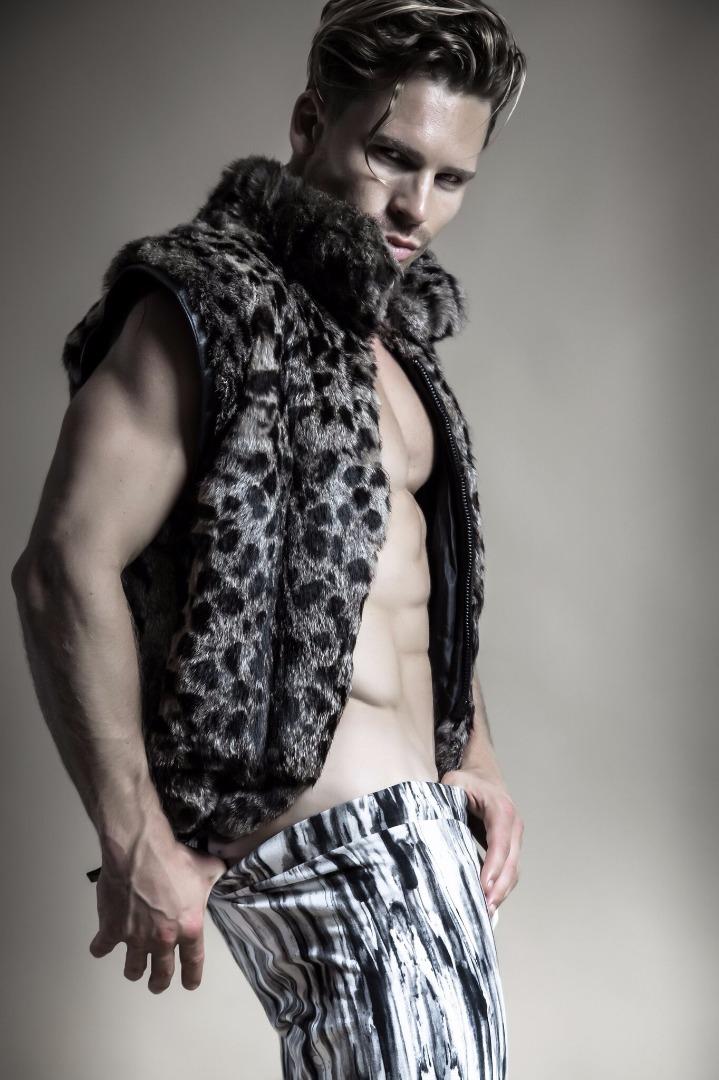 Male model photo shoot of Pontus Duvsjoo