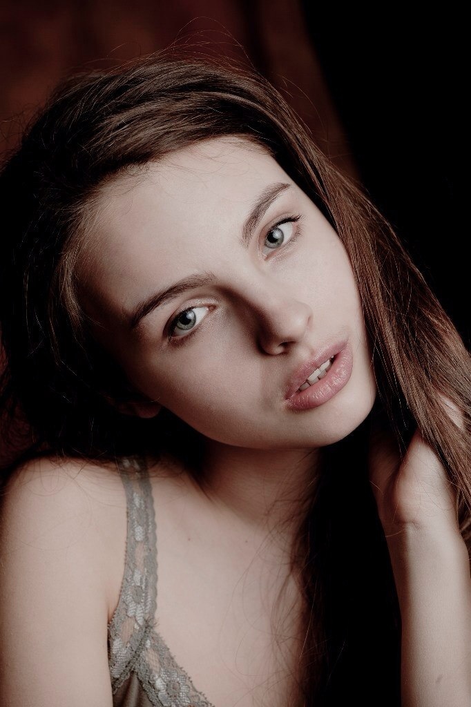 Female model photo shoot of Alinushka