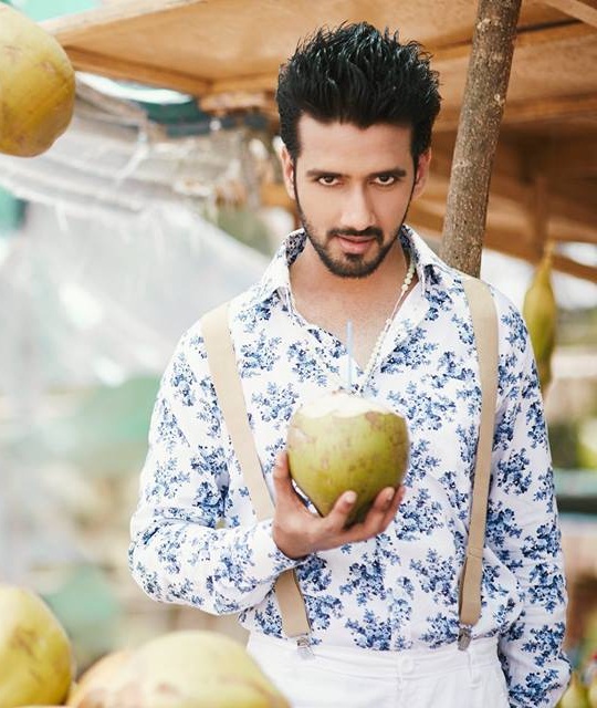 Male model photo shoot of devanshukashyap in Aksa Beach, Mumbai