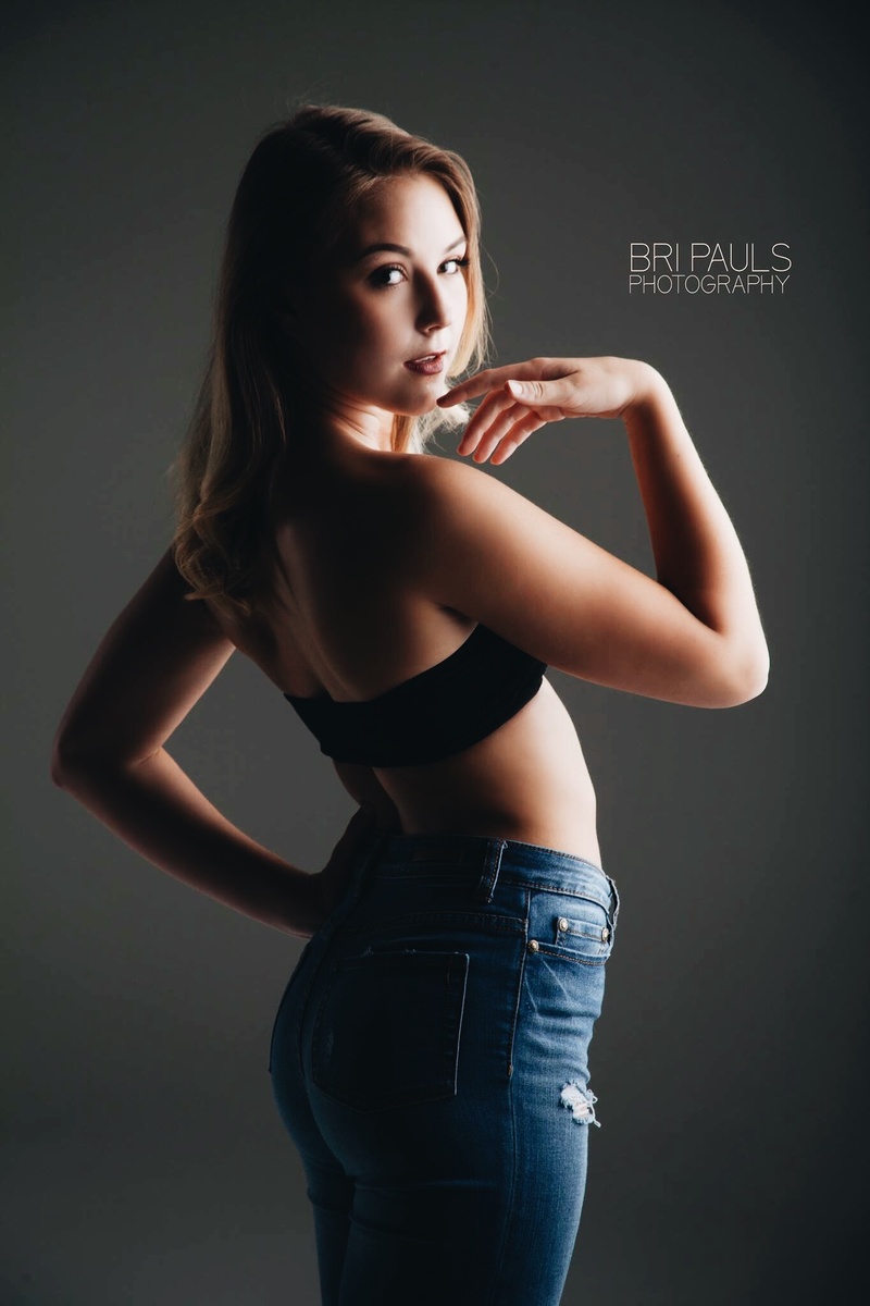 Female model photo shoot of VictoriaAnnaMilczek