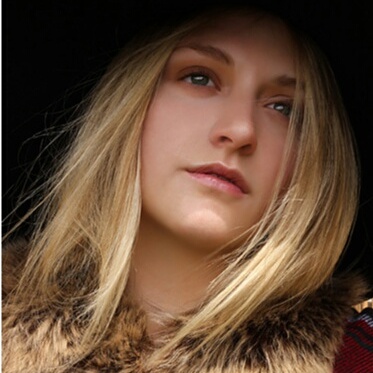 Female model photo shoot of Leila Dyer