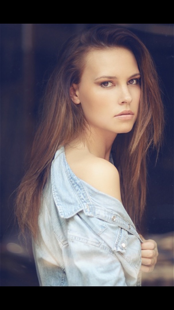 Female model photo shoot of Kaydowns28