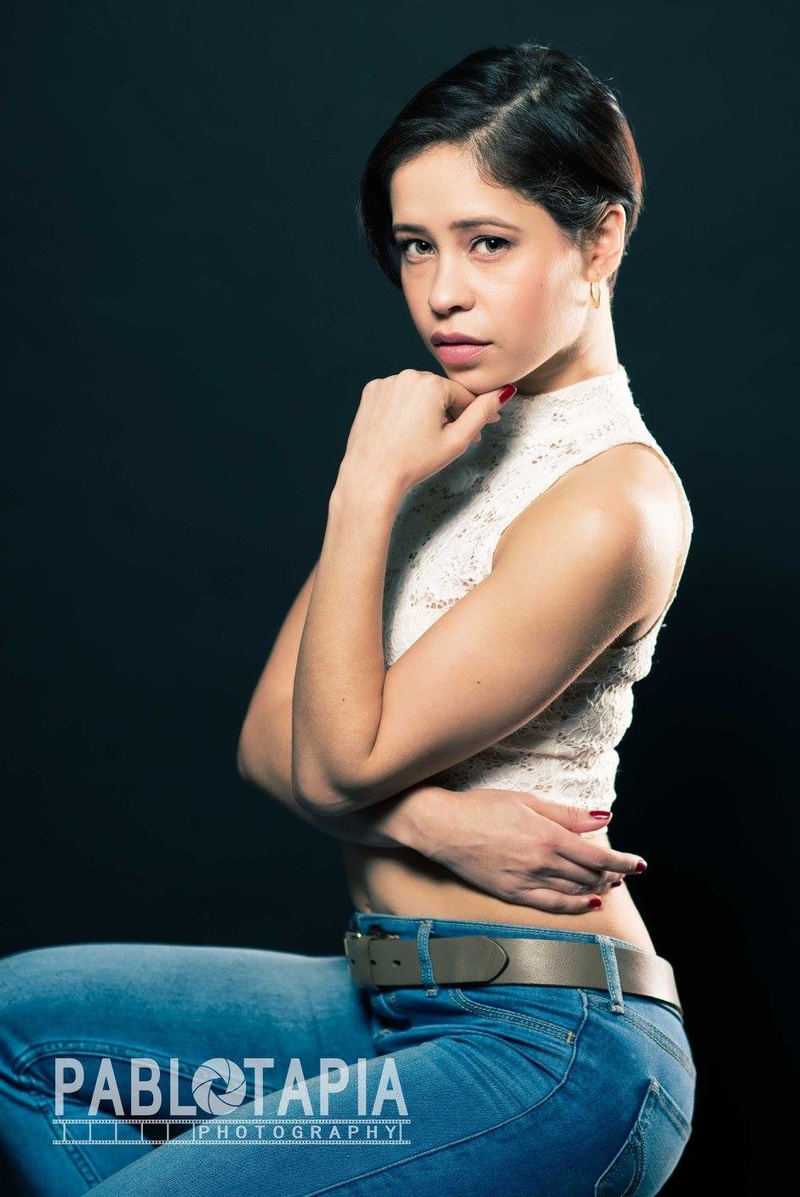 Female model photo shoot of Senica Lopez
