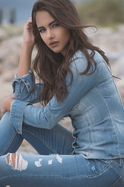 Female model photo shoot of Mercedesg_benz