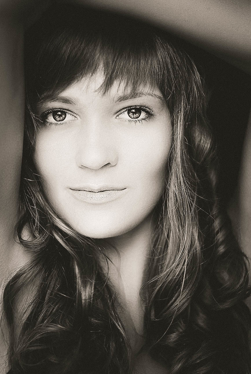 Female model photo shoot of Kateryna Vvsk