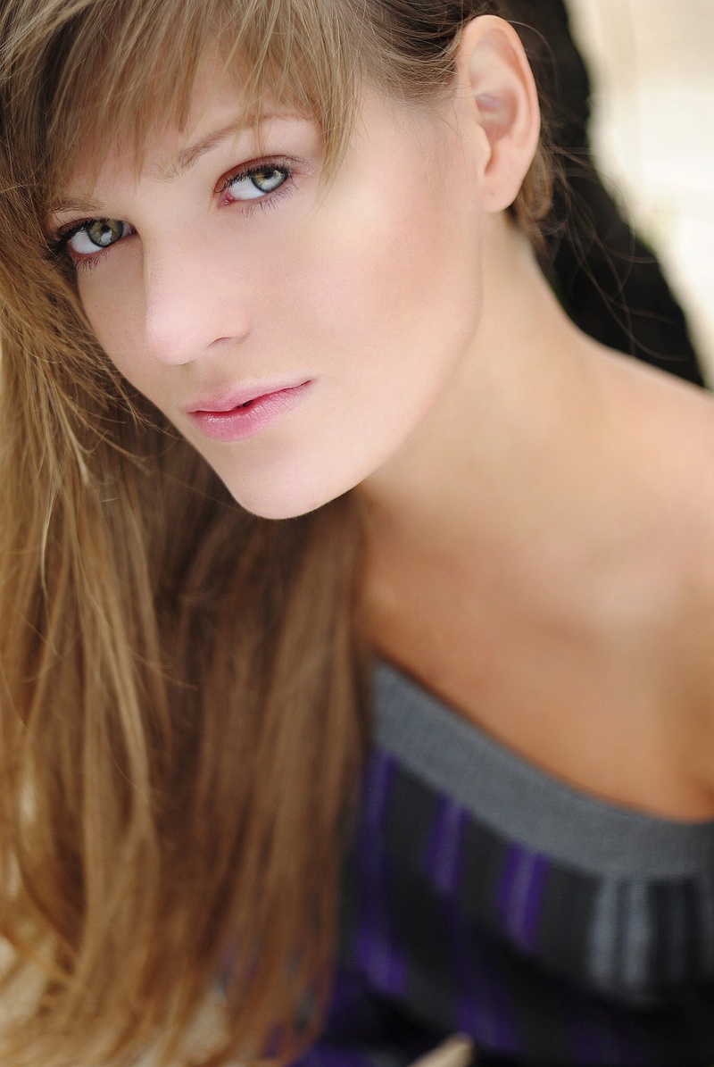 Female model photo shoot of Kateryna Vvsk
