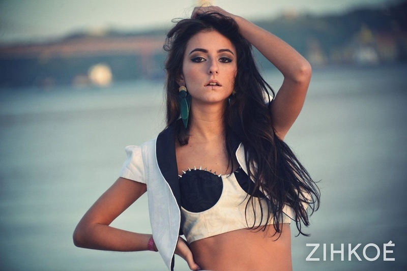 Female model photo shoot of zihkoe