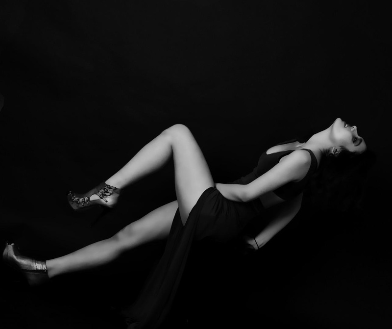 Female model photo shoot of Aziana Izzie