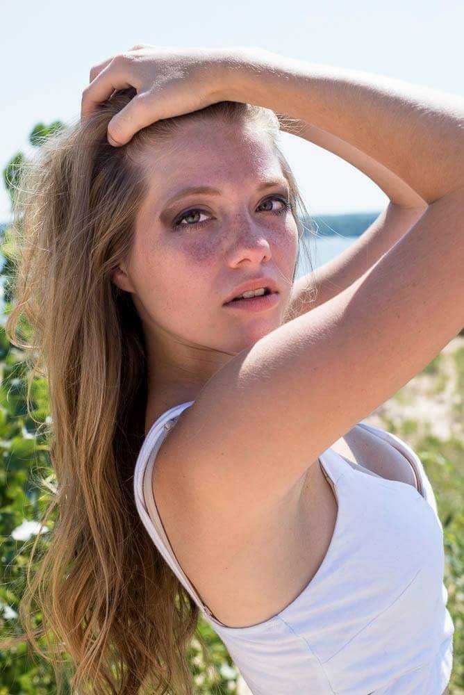 Female model photo shoot of cierarosewheaton in Silver Lake