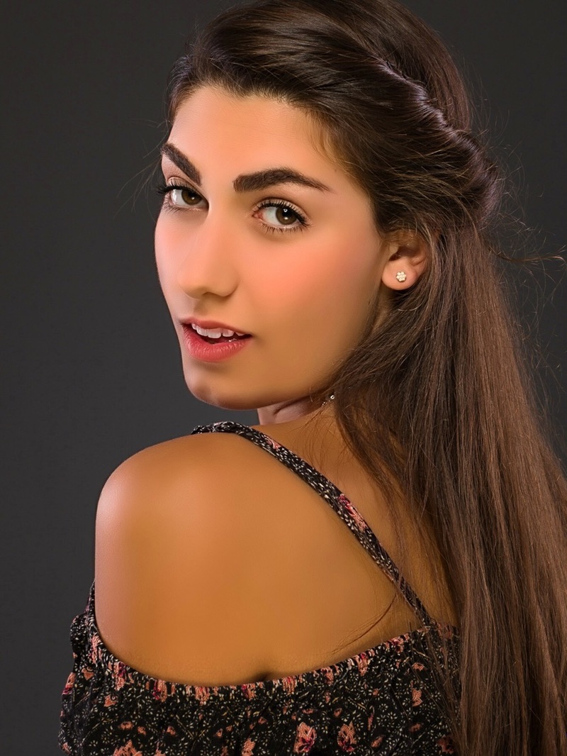 Female model photo shoot of emmavgonice