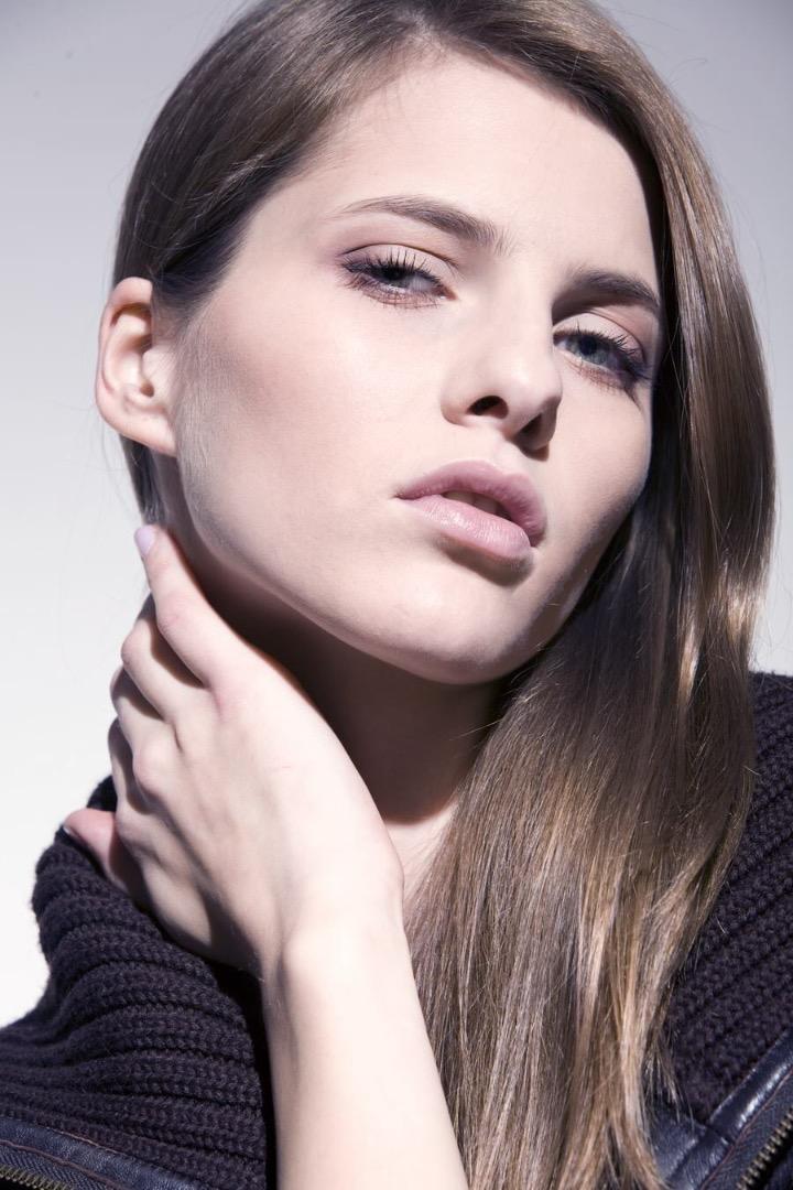 Female model photo shoot of Oana T2