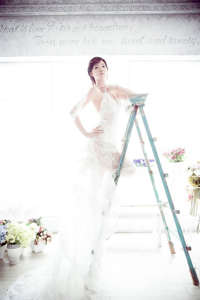 Female model photo shoot of yuyu