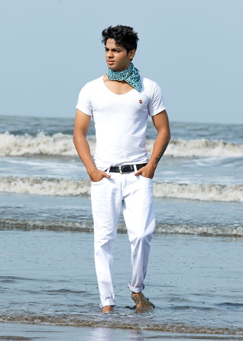 Male model photo shoot of Rahul Thakkar 