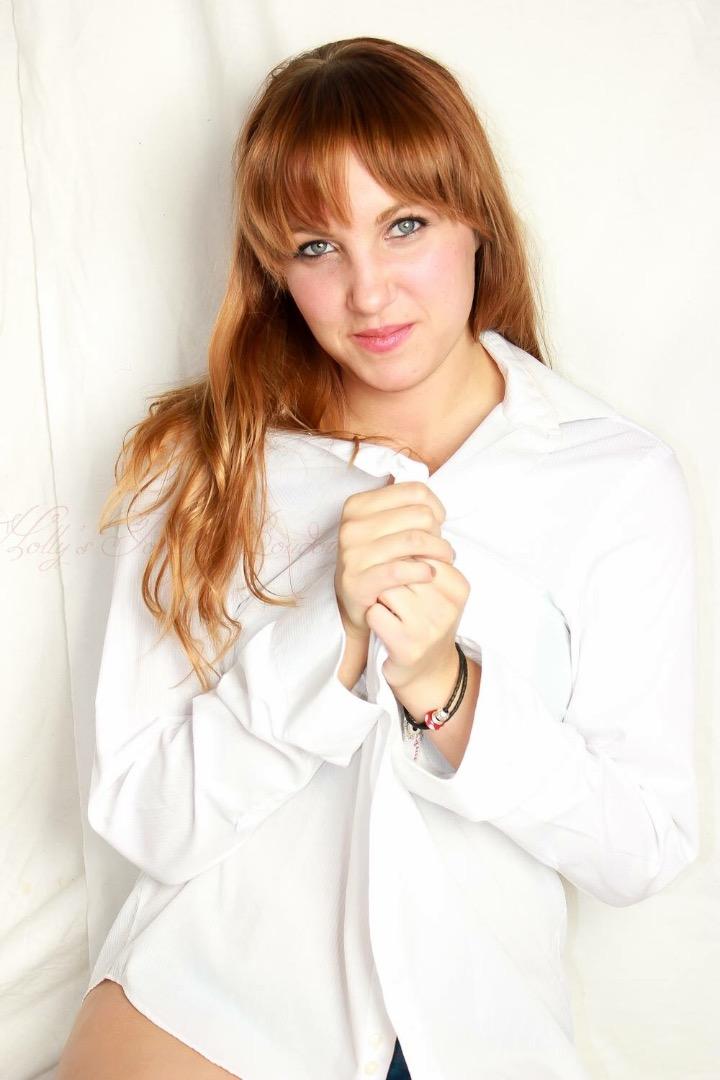 Female model photo shoot of Emily Brendel