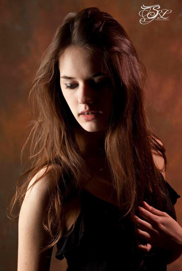 Female model photo shoot of Chelsea Bradley