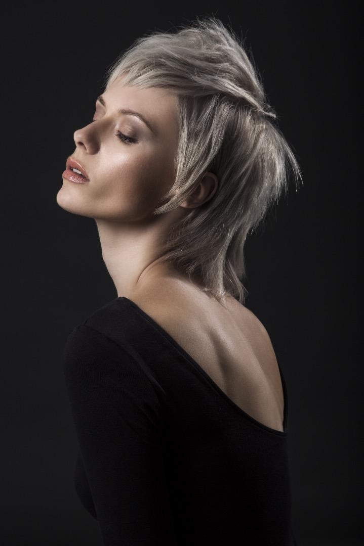 Female model photo shoot of Naomi Hairstylist