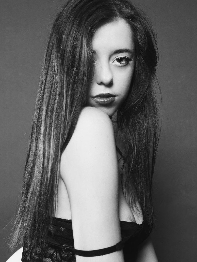 Female model photo shoot of Savannah Brynn