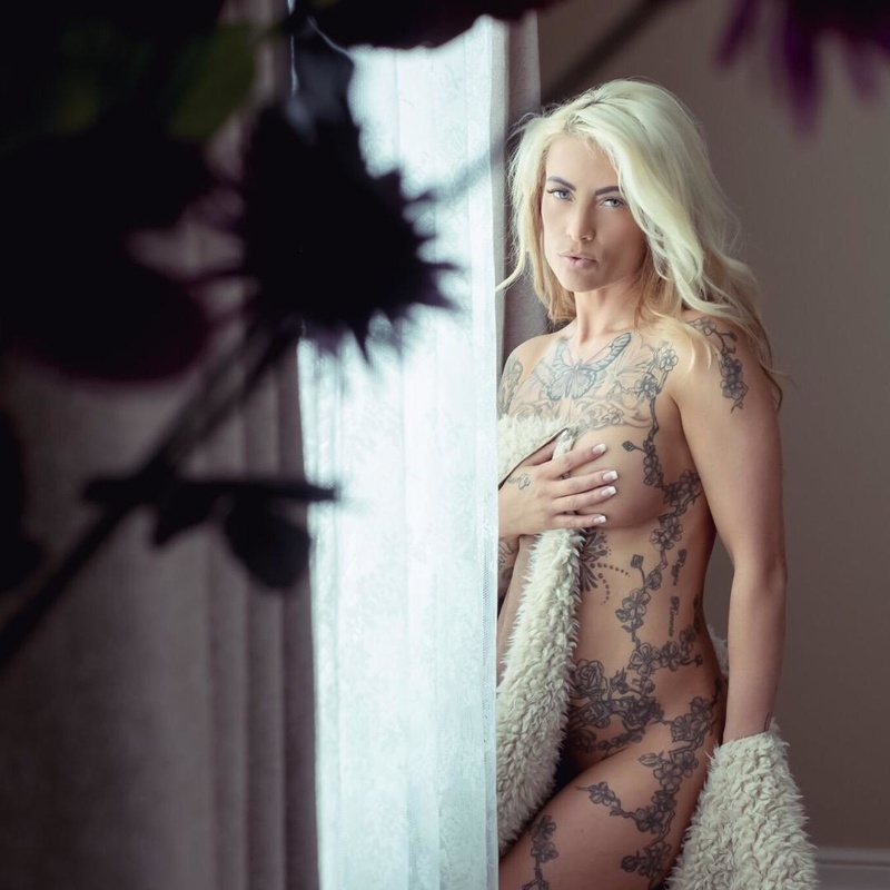 Female model photo shoot of sexyminxy