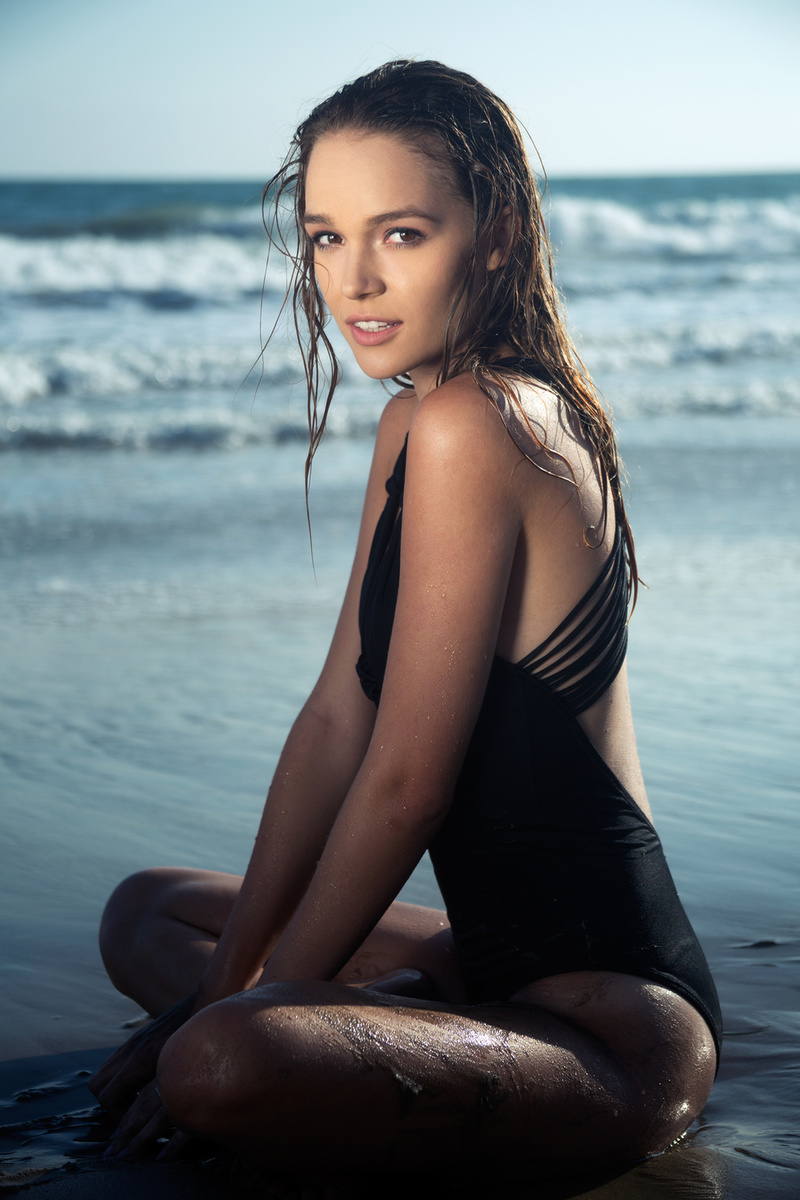 Female model photo shoot of Cari Hoffman