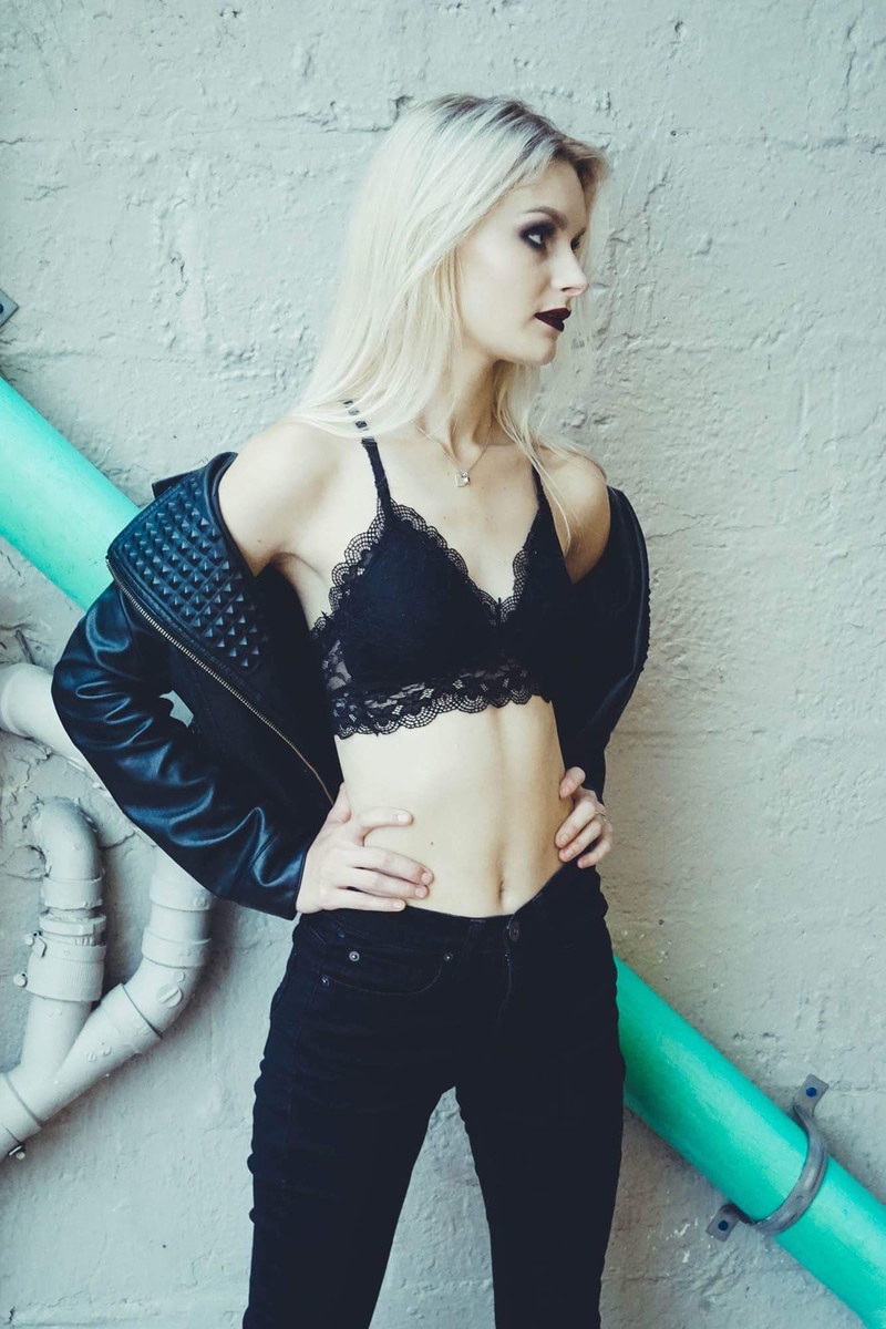 Female model photo shoot of Elizabeth E Tyler