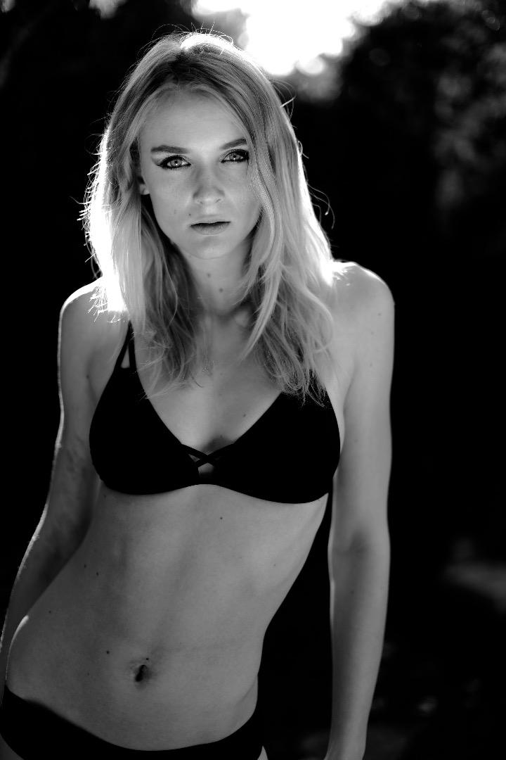 Female model photo shoot of Allysha Leonard