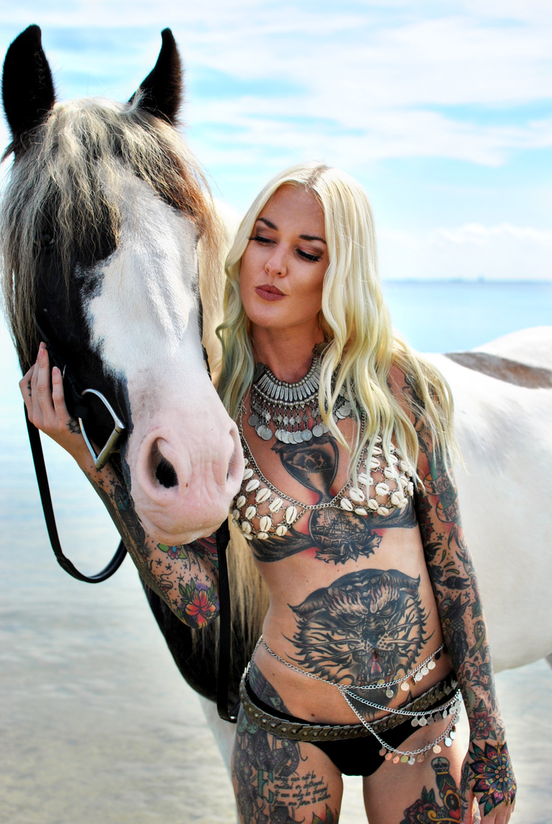 Female model photo shoot of Teal Tattoo