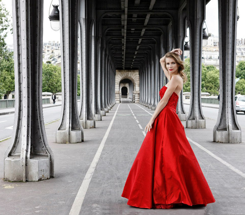 Female model photo shoot of Alekseeva Ekaterina in Paris