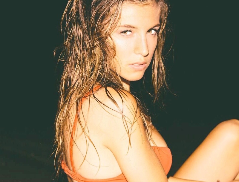 Female model photo shoot of ellajordan