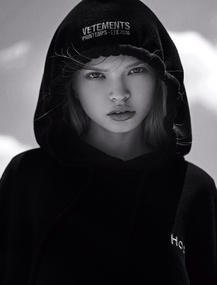 Female model photo shoot of Nastya Siten in Black and White test Shot