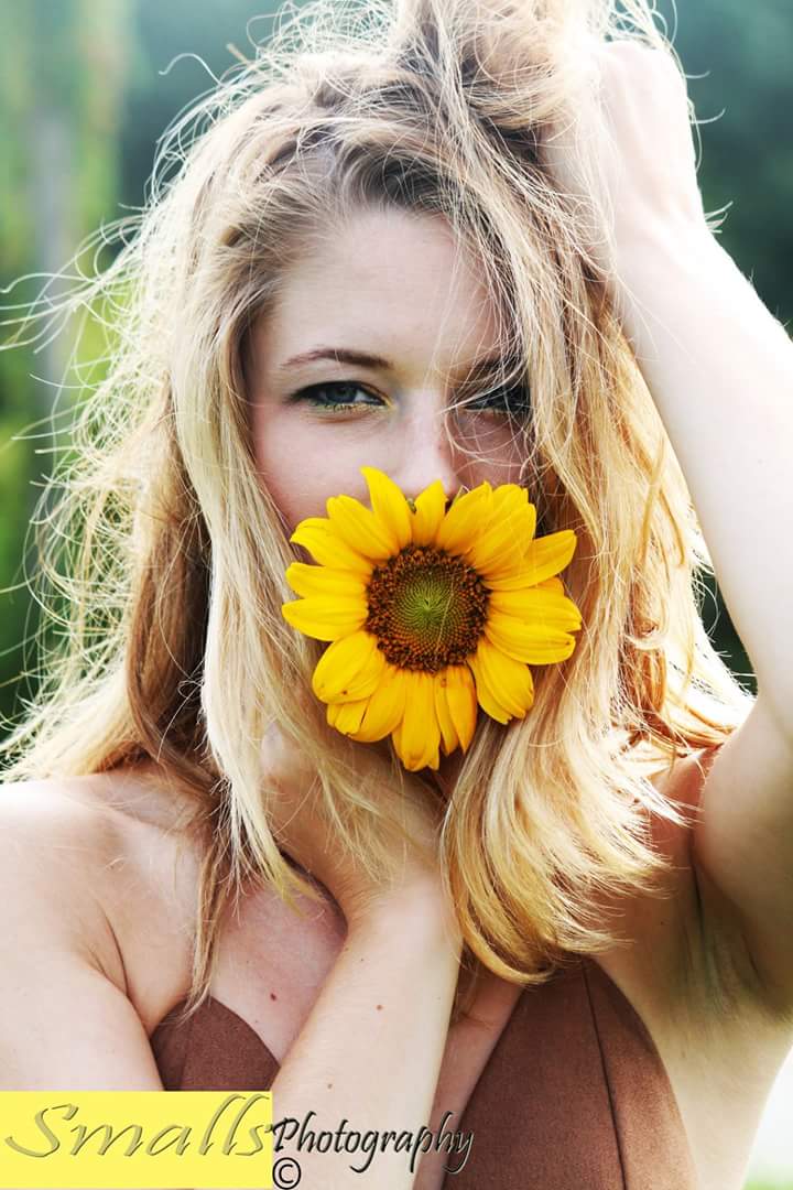 Female model photo shoot of CarrieHmodel